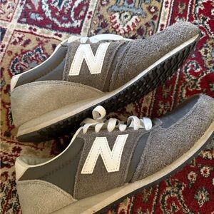 New Balance 420 Women Gray Sneaker8